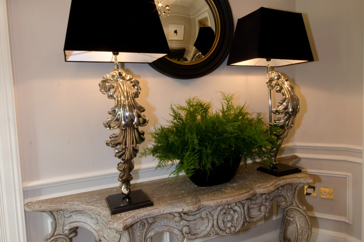 console table a lamp decor