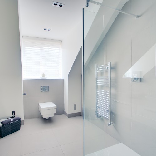 Ensuite bathroom design with contemporary features
