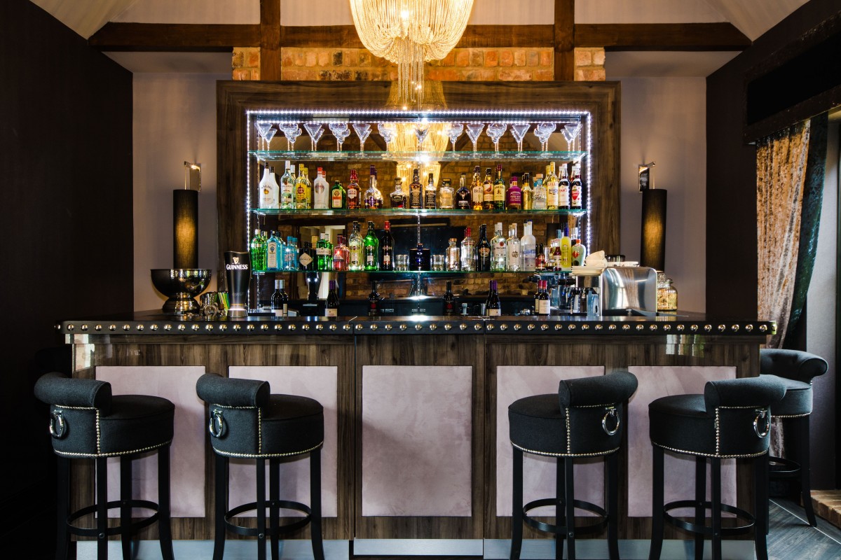 home bar country house